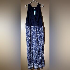 NWT Kaleigh Dani knit dress
Size 3X Navy Blue top w/ pink & light blue flowers